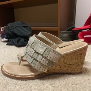 Tommy Bahama tan wedges with fringe details